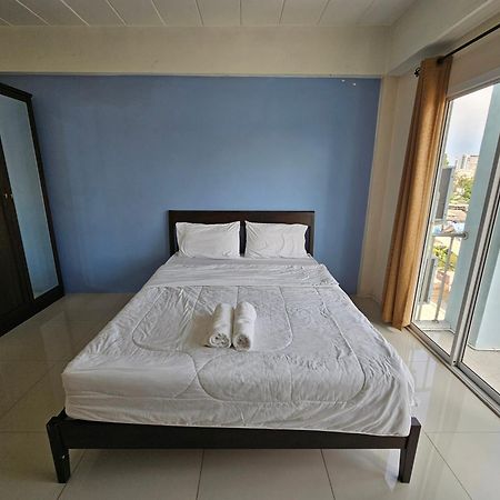 Si Fah At Bangsaen Hotel Ban Rong Khoei Luaran gambar