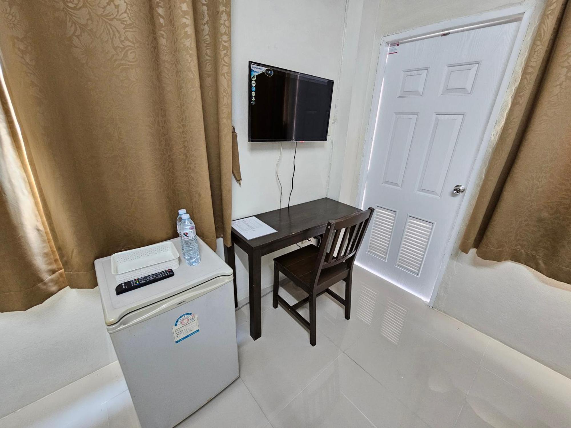 Si Fah At Bangsaen Hotel Ban Rong Khoei Luaran gambar