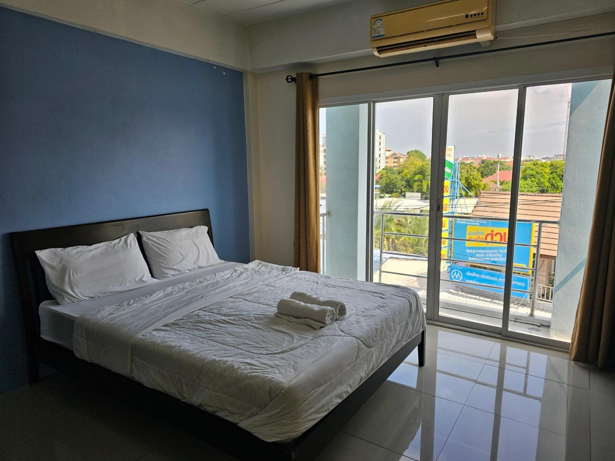 Si Fah At Bangsaen Hotel Ban Rong Khoei Luaran gambar