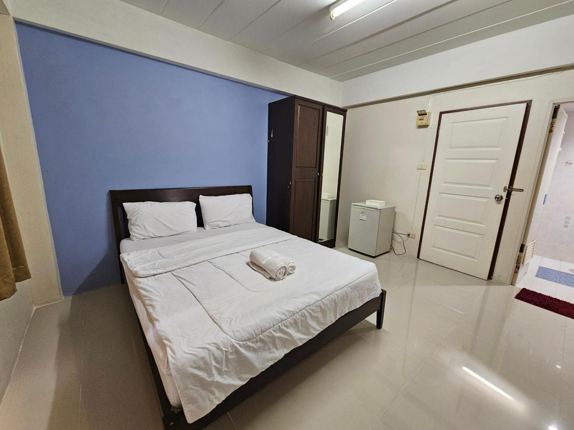 Si Fah At Bangsaen Hotel Ban Rong Khoei Luaran gambar