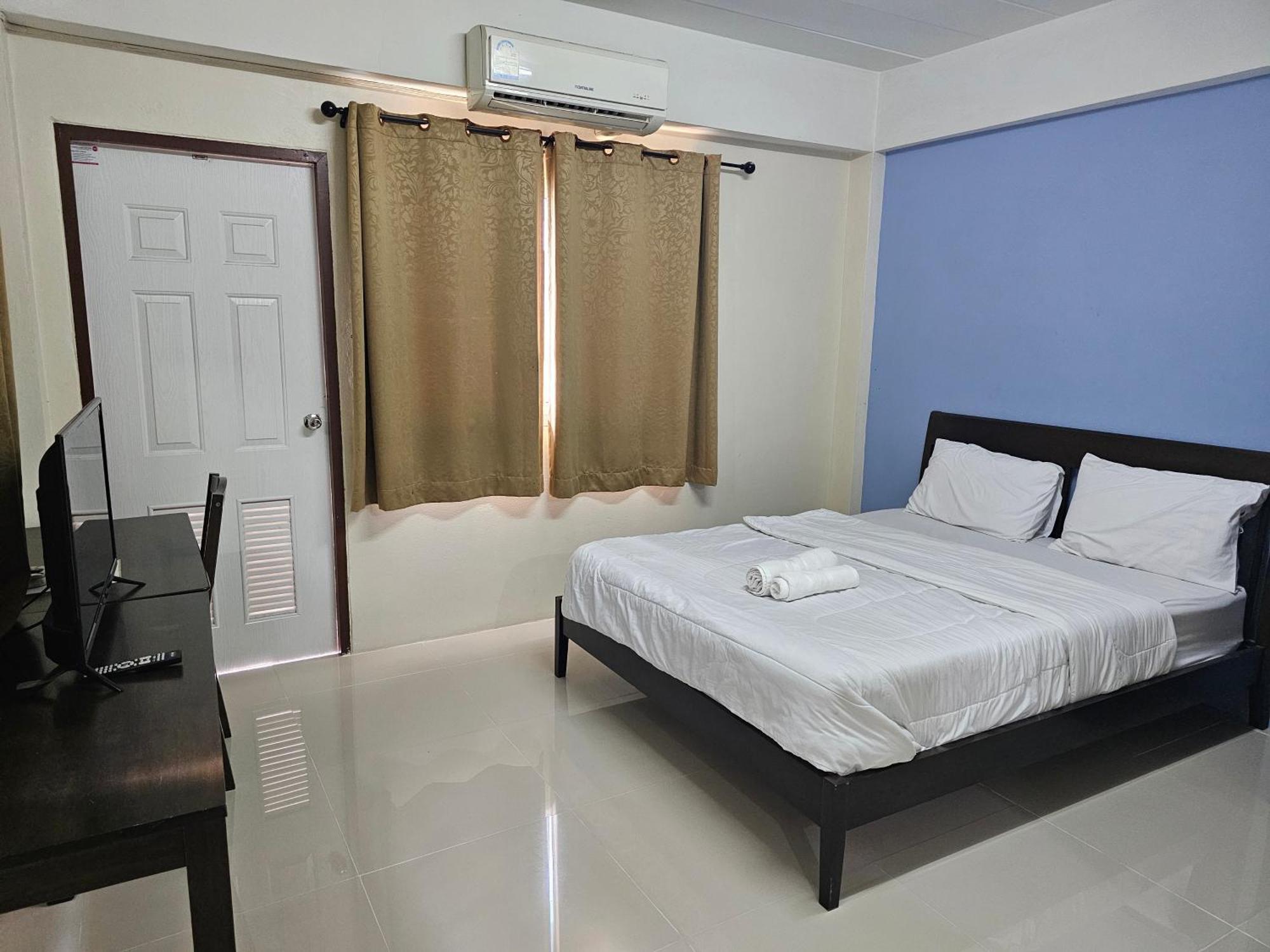 Si Fah At Bangsaen Hotel Ban Rong Khoei Luaran gambar