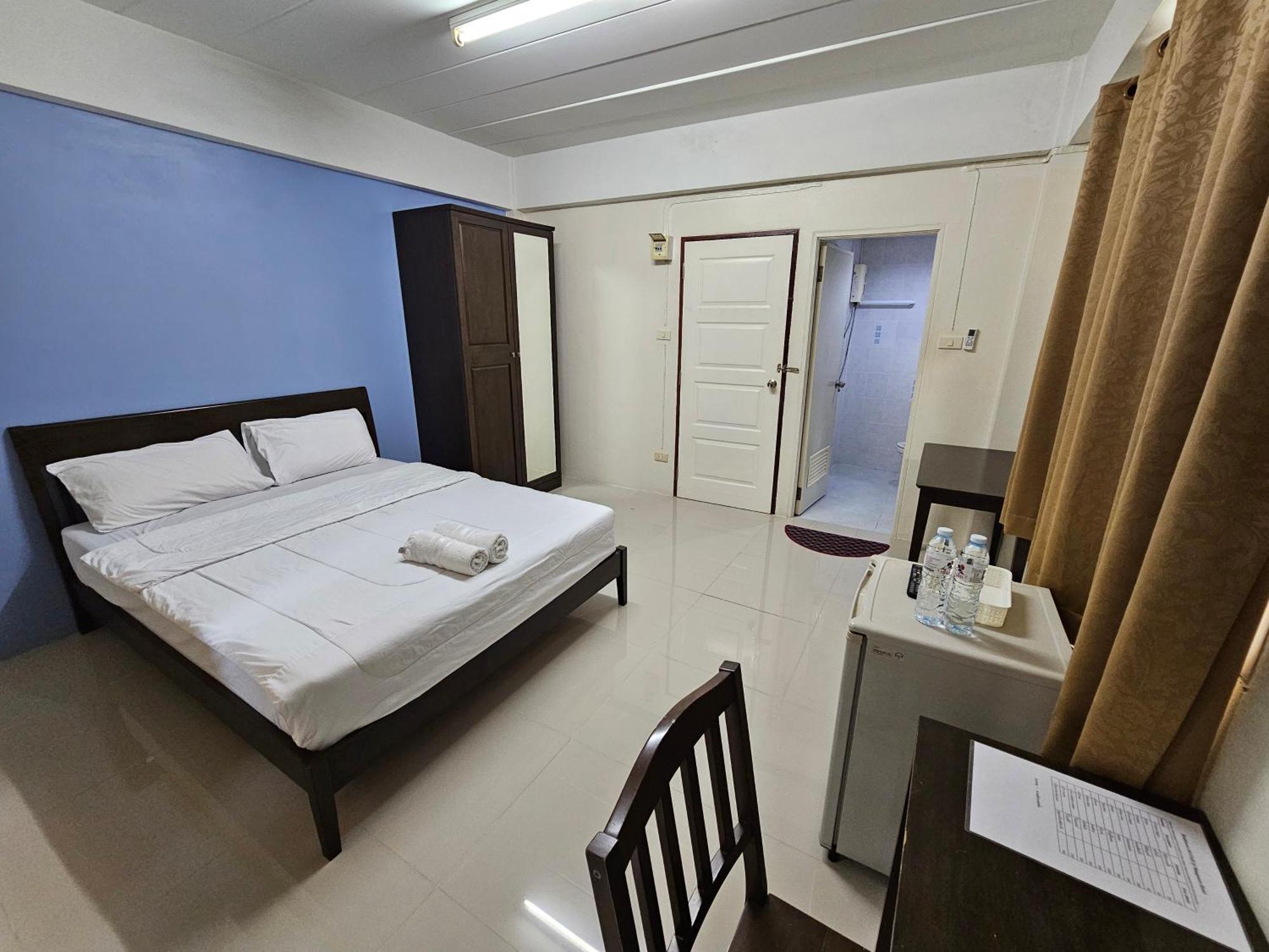 Si Fah At Bangsaen Hotel Ban Rong Khoei Luaran gambar