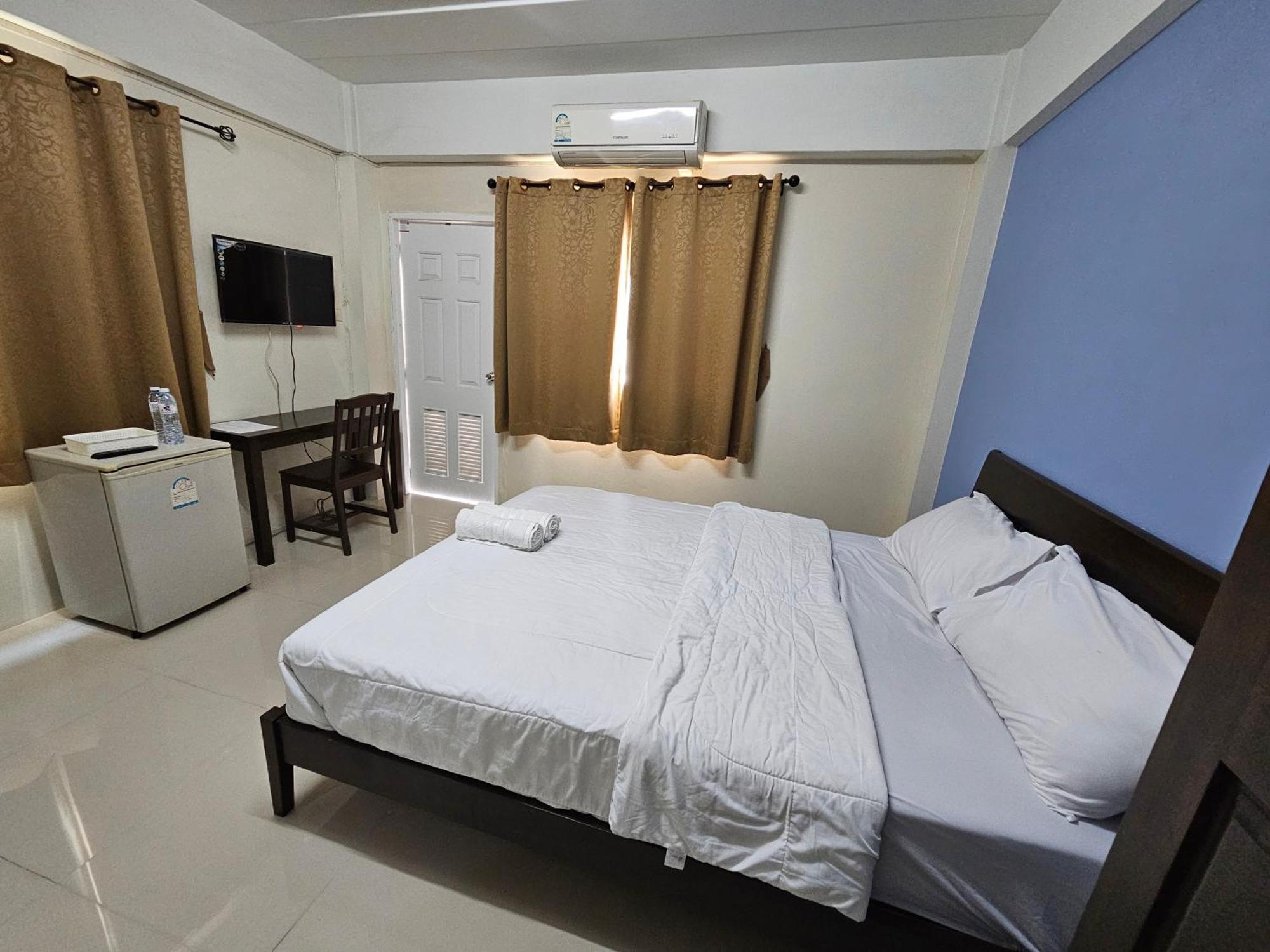 Si Fah At Bangsaen Hotel Ban Rong Khoei Luaran gambar
