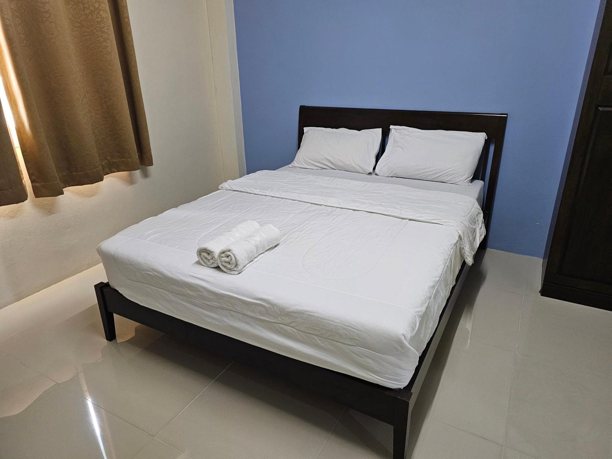 Si Fah At Bangsaen Hotel Ban Rong Khoei Luaran gambar