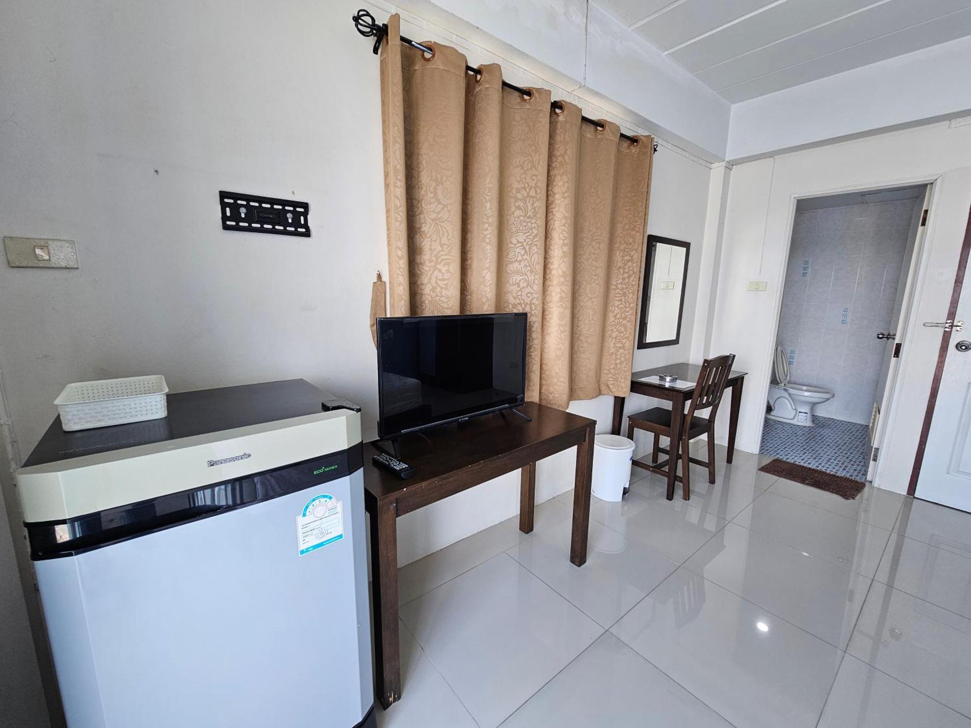 Si Fah At Bangsaen Hotel Ban Rong Khoei Luaran gambar