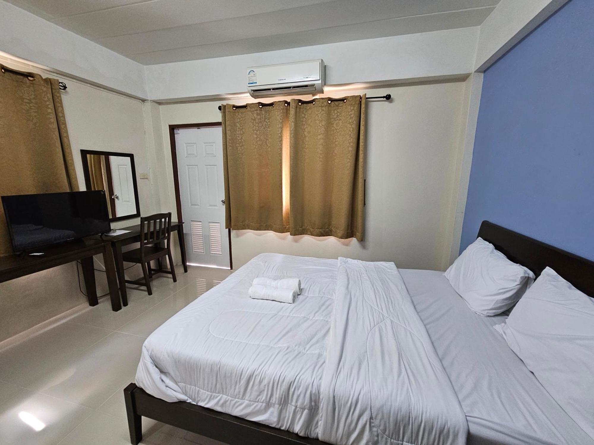 Si Fah At Bangsaen Hotel Ban Rong Khoei Luaran gambar