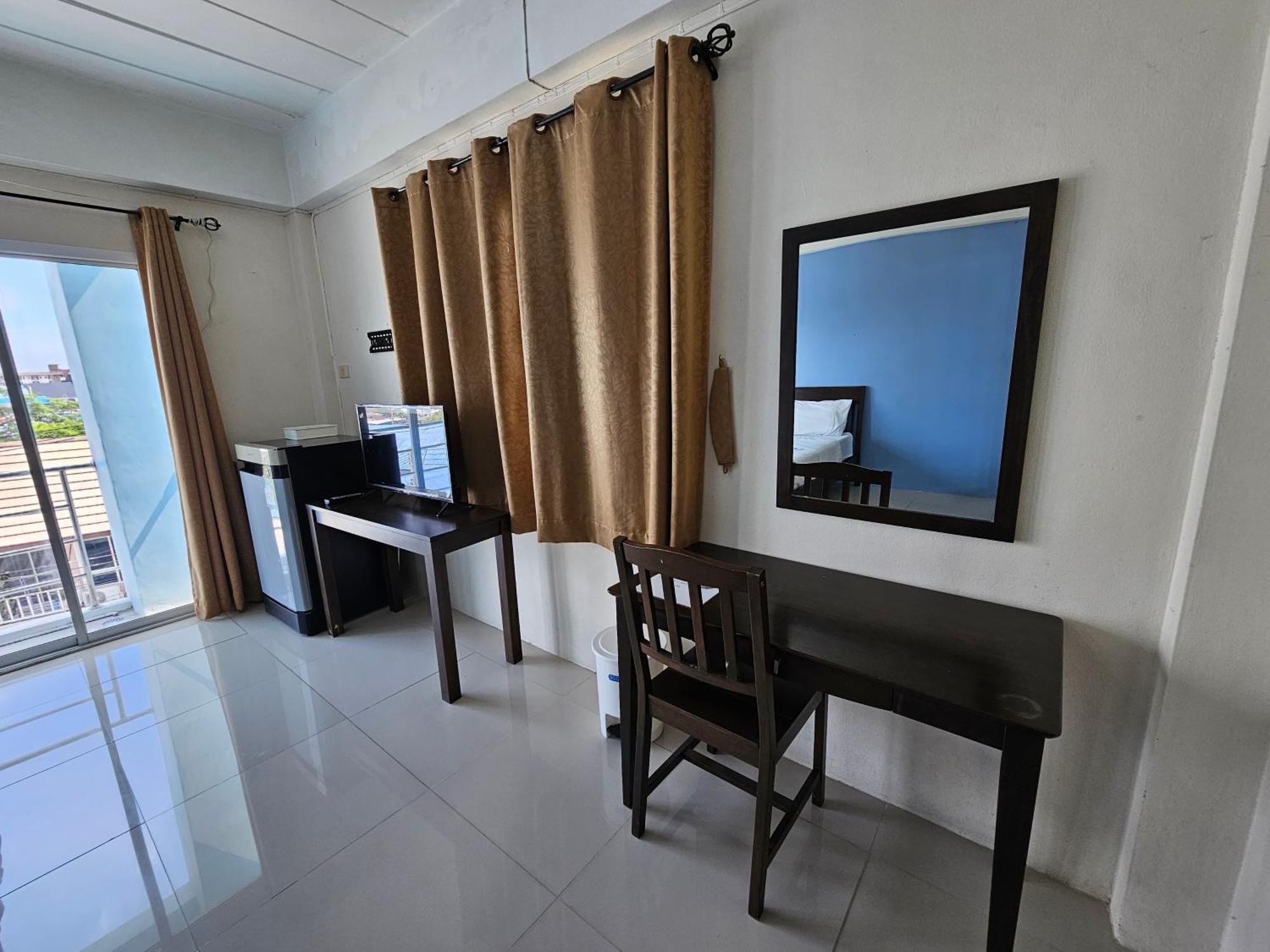 Si Fah At Bangsaen Hotel Ban Rong Khoei Luaran gambar